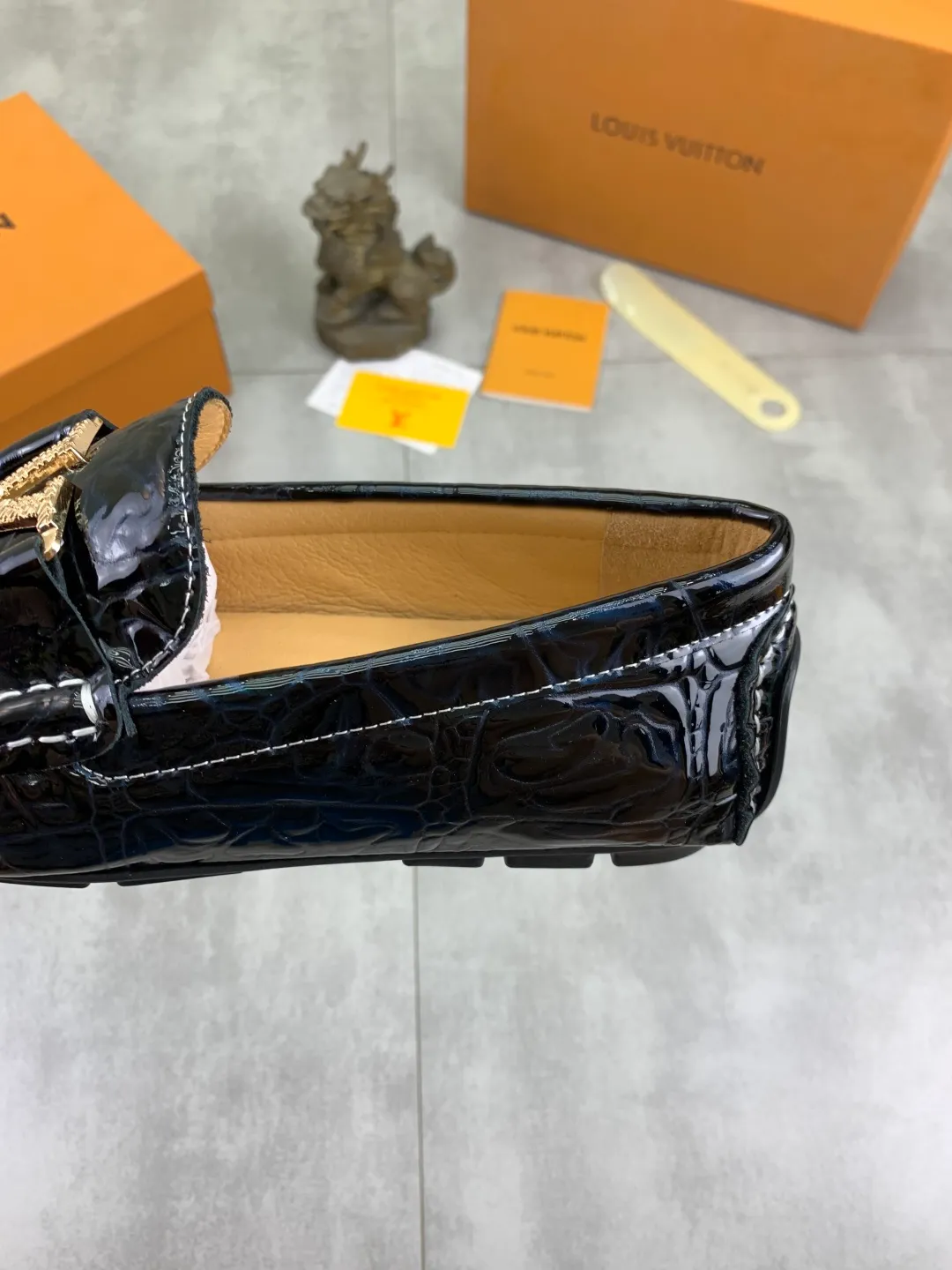 Men's men's shoes 💰P360💰【New style】🆘 🔥🆕【Louis Vuitton】LV Hong Kong high-quality beanie shoes. Loaf style for lazy people. This fabric is made of 🇮🇹 imported Italian first-layer cowhide➕full first-layer pigskin lining. The lining is more high-end. The original non-slip and wear-resistant rubber outsole is the only choice for driving. Size: 38-45. 4️⃣colors available.